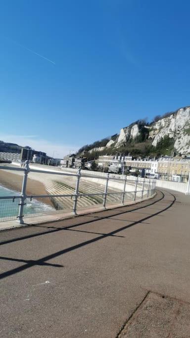 Modern 2 Bedroom Flat By Dover Port, Castle& Sea! Luaran gambar